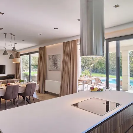 Beautiful In With Kitchen *