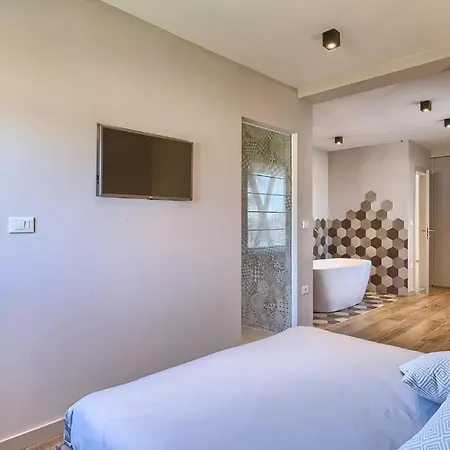 Beautiful In With Kitchen